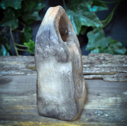 Trauer Skulptur Ton, Gedenkstein mit Blumenvase, kleine Gedenkstätte Spirale, Trost Geschenk Rauchbrand, stiller Begleiter Unikat SKU293