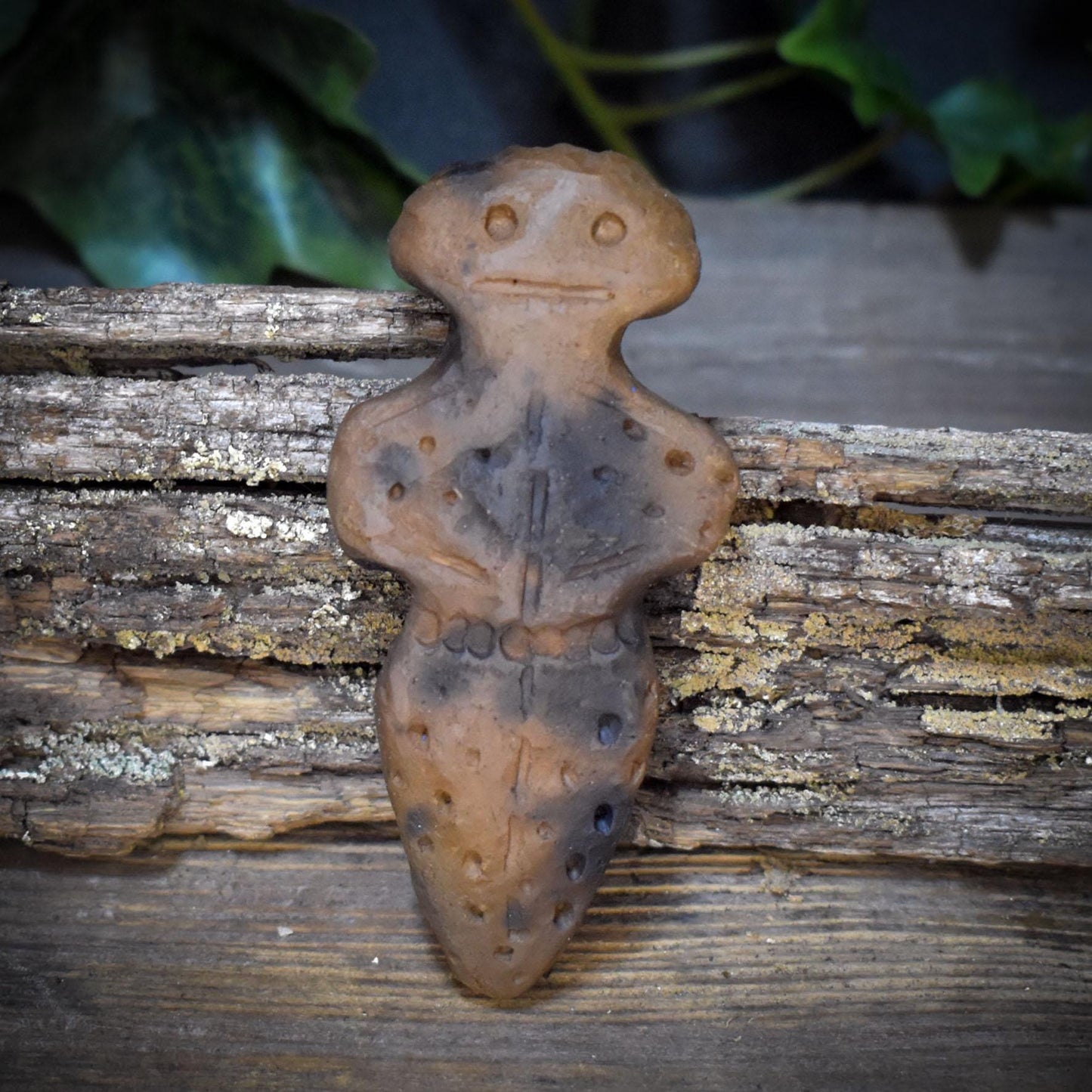 Taschengöttinnen aus Rauchbrandton – archaische Begleiterinnen für Schutz & innere Verbindung - TGS001