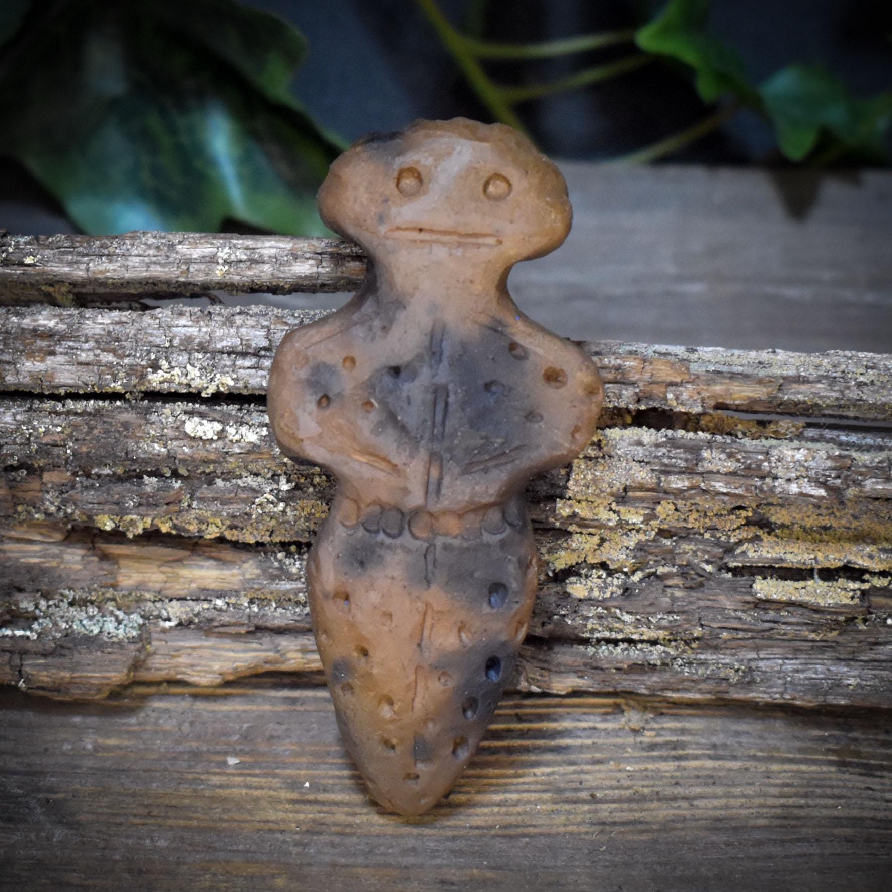 Taschengöttinnen aus Rauchbrandton – archaische Begleiterinnen für Schutz & innere Verbindung - TGS001