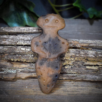 Taschengöttinnen aus Rauchbrandton – archaische Begleiterinnen für Schutz & innere Verbindung - TGS001