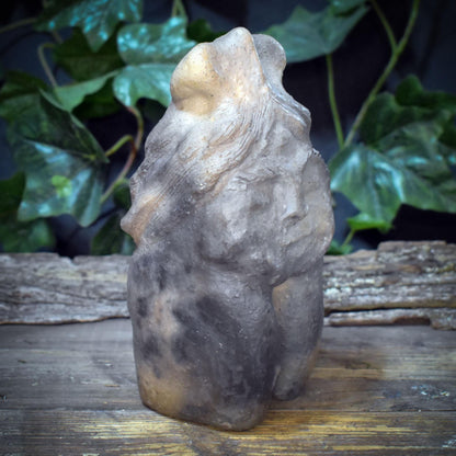 Baubo Skulptur aus Ton, Archaische Frauenfigur, Mythologische Keramik, Spirituelle Erdgöttin, Handgefertigtes Unikat für den Altar