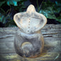 Göttinnen Skulptur mit Ammonit, Archaische Frauenfigur aus Ton, Spirituelle Erdgöttin, Urzeit Symbolik, Handgefertigtes Unikat SKU288