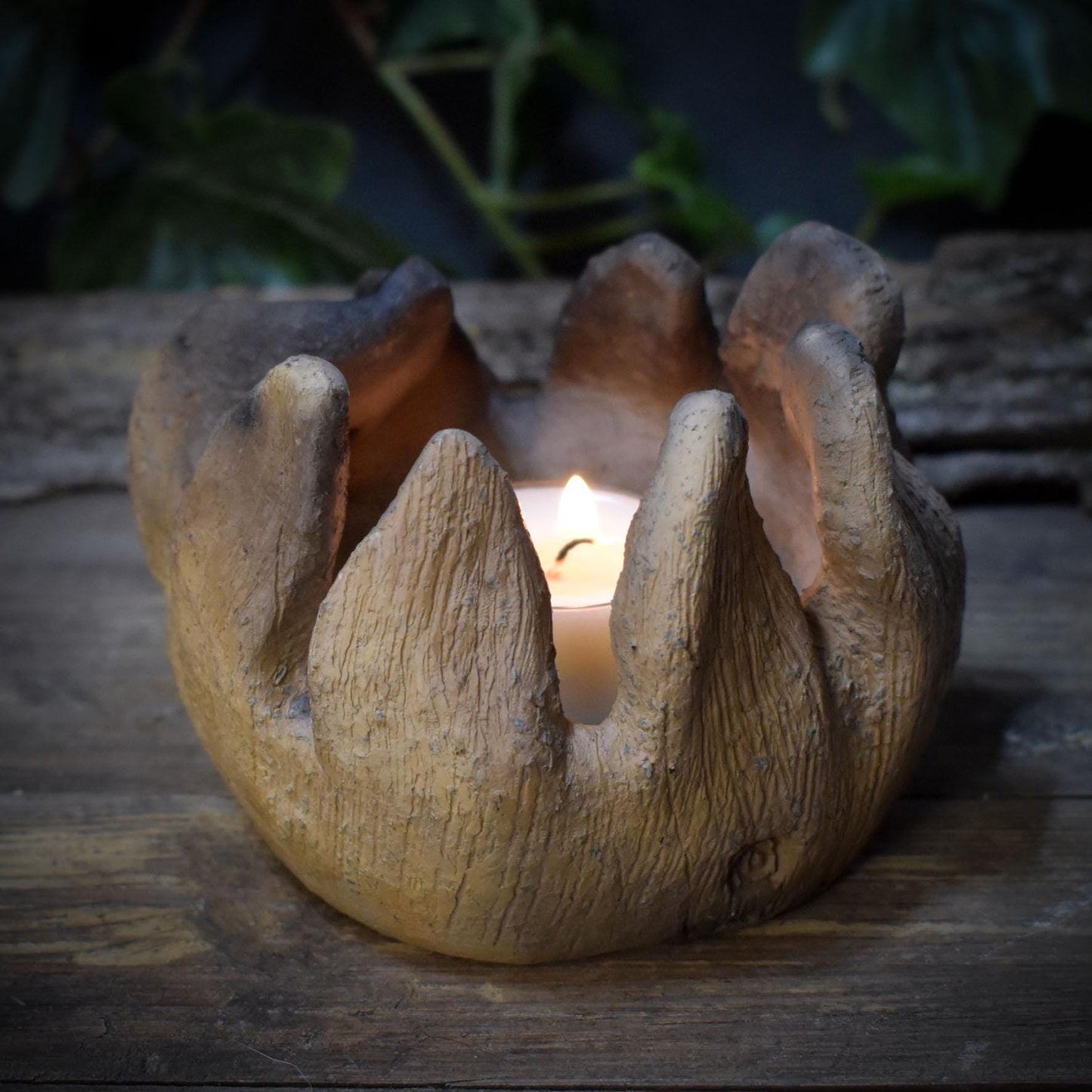 Yoni Räucherschale und Teelichthalter aus Ton, Archaische Opferschale, Sakrale Gebärmutter Kunst, Handgefertigte Altar Kerzenschale TKH032