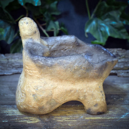 Göttinnen Opferschale aus Ton, Archaische Gabenschale, Ritueller Räucherhalter, Handgeformte Altar Schale, Urmutter Kunst GEF018