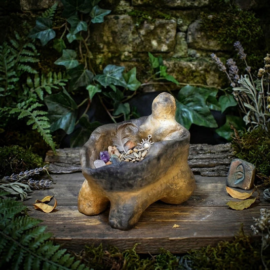 Göttinnen Opferschale aus Ton, Archaische Gabenschale, Ritueller Räucherhalter, Handgeformte Altar Schale, Urmutter Kunst GEF018
