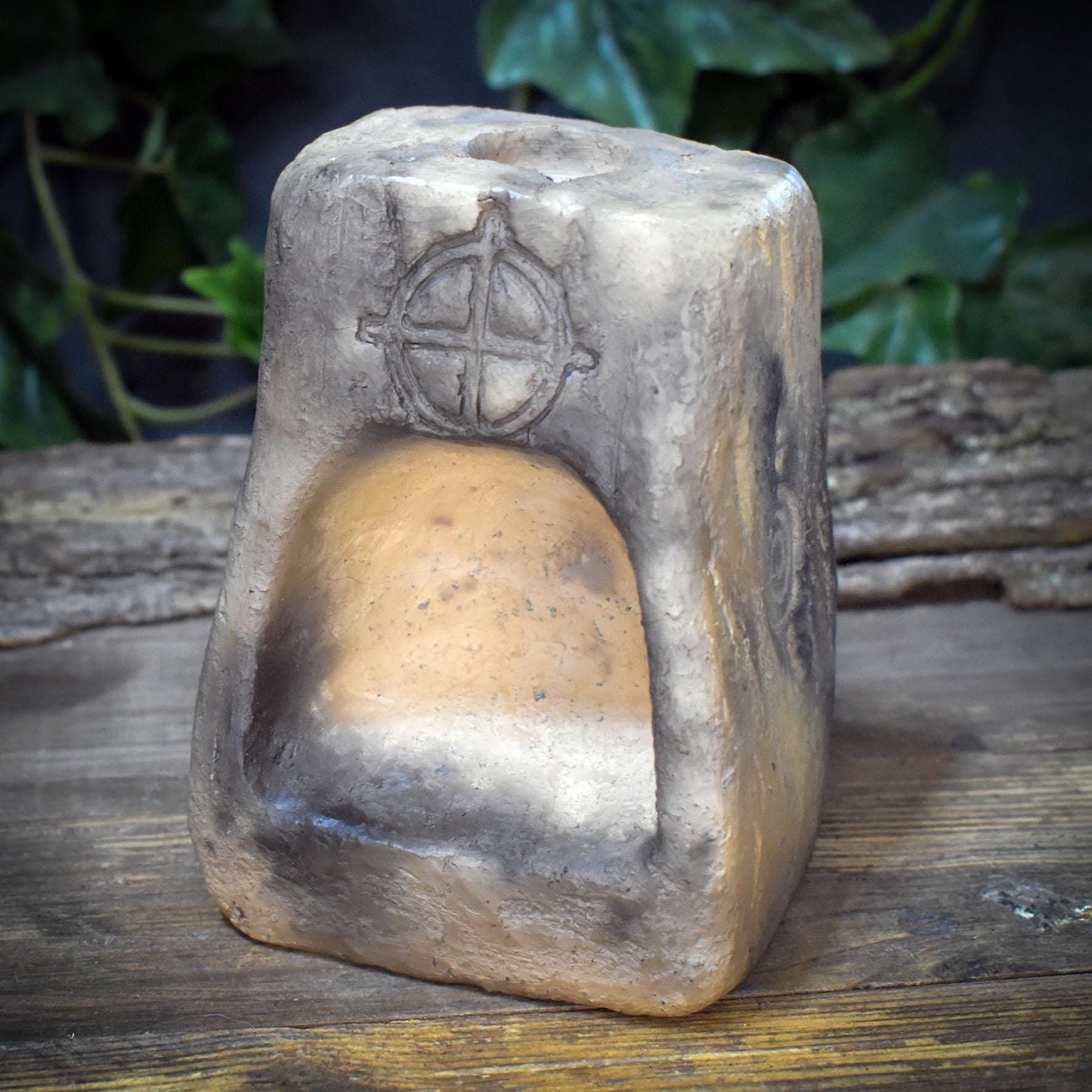 Ritual Kerzenhalter mit Opfernische, Archaischer Tonskulptur Leuchter, Handgeformter Altar Kerzenständer, Erd-Symbolik Unikat TKH035