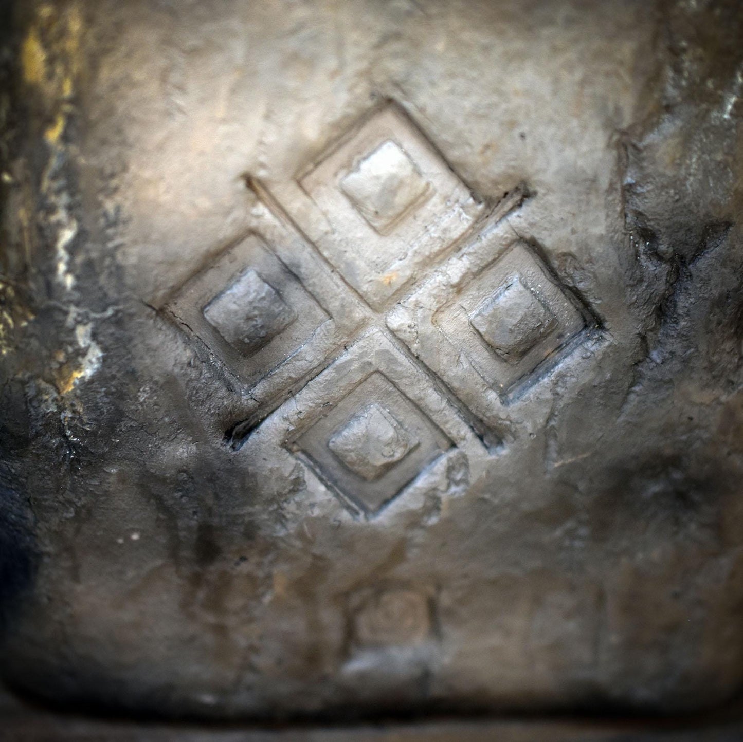 Ritual Kerzenhalter mit Opfernische, Archaischer Tonskulptur Leuchter, Handgeformter Altar Kerzenständer, Erd-Symbolik Unikat TKH035