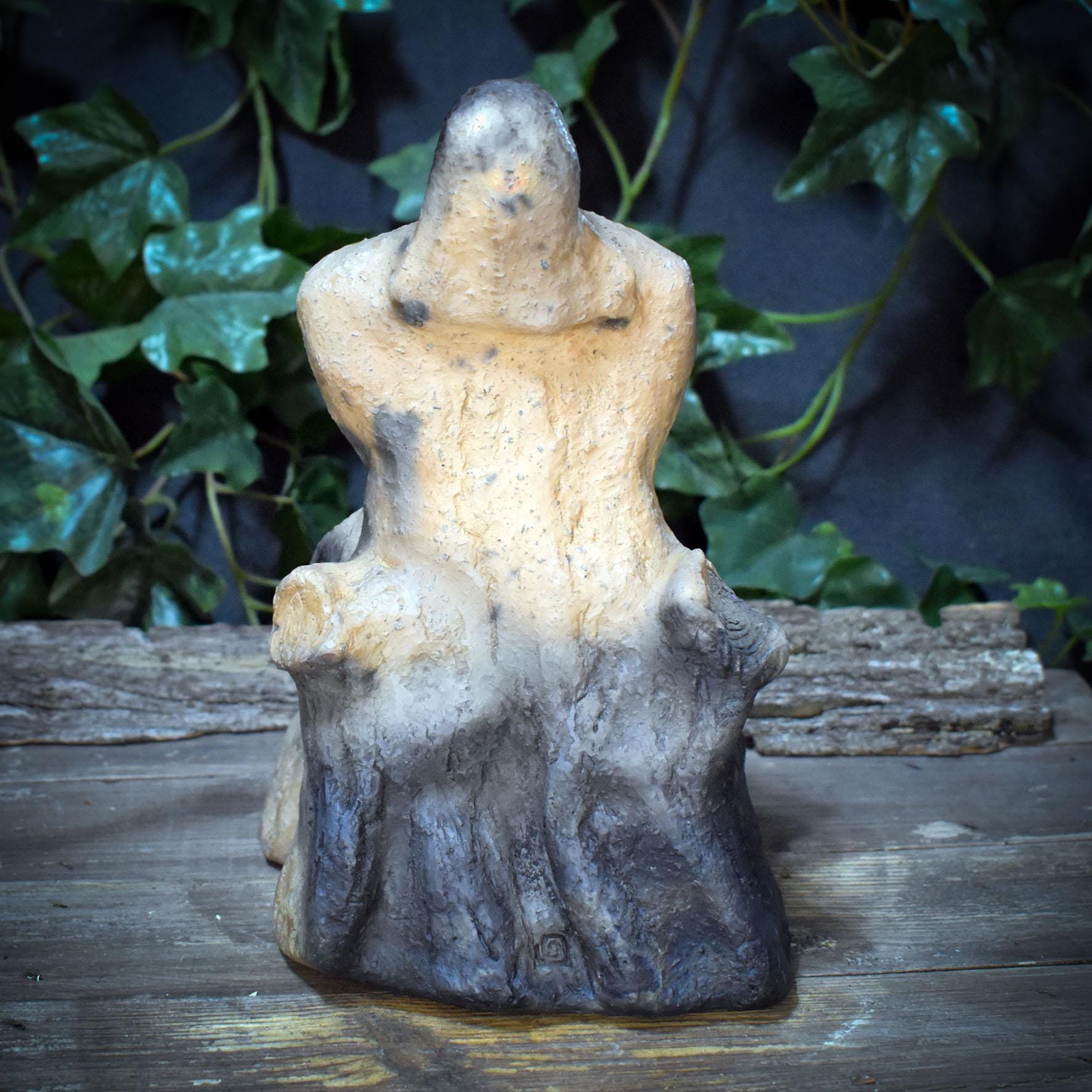 Holda Göttin Skulptur Ton, Erdmutter Figur handgemacht, Freya Altar Deko, archaische weise Frau Statue Keramik SKU291