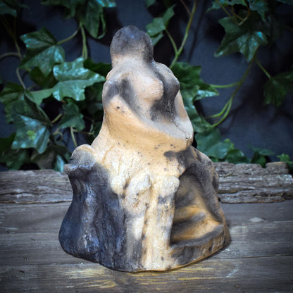 Holda Göttin Skulptur Ton, Erdmutter Figur handgemacht, Freya Altar Deko, archaische weise Frau Statue Keramik SKU291