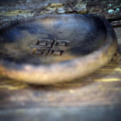 Räucherschale Ton, archaisches Erdsymbol Räuchergefäß, schamanische Schale Rauchbrand, Wicca Altar Deko, handgemachtes Unikat RÄG077