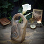 Trauer Skulptur Ton, Gedenkstein mit Blumenvase, kleine Gedenkstätte Spirale, Trost Geschenk Rauchbrand, stiller Begleiter Unikat