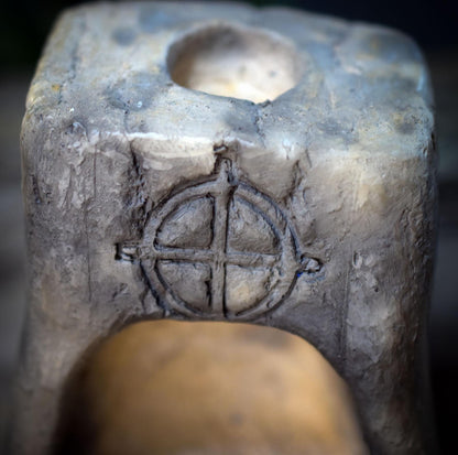 Ritual Kerzenhalter mit Opfernische, Archaischer Tonskulptur Leuchter, Handgeformter Altar Kerzenständer, Erd-Symbolik Unikat TKH035