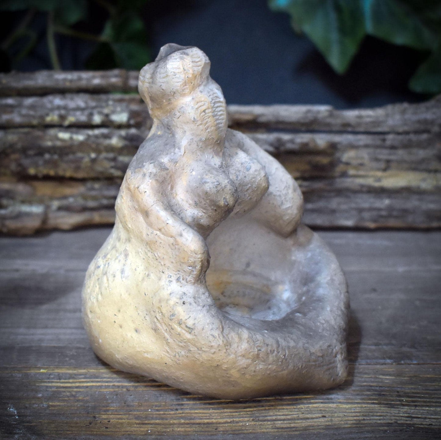 Urgöttin Keramik Figur mit Spirale, Archaische Göttinnenstatue, Altar Deko Naturspiritualität, Schamanische Mutter Erde Plastik SKU294