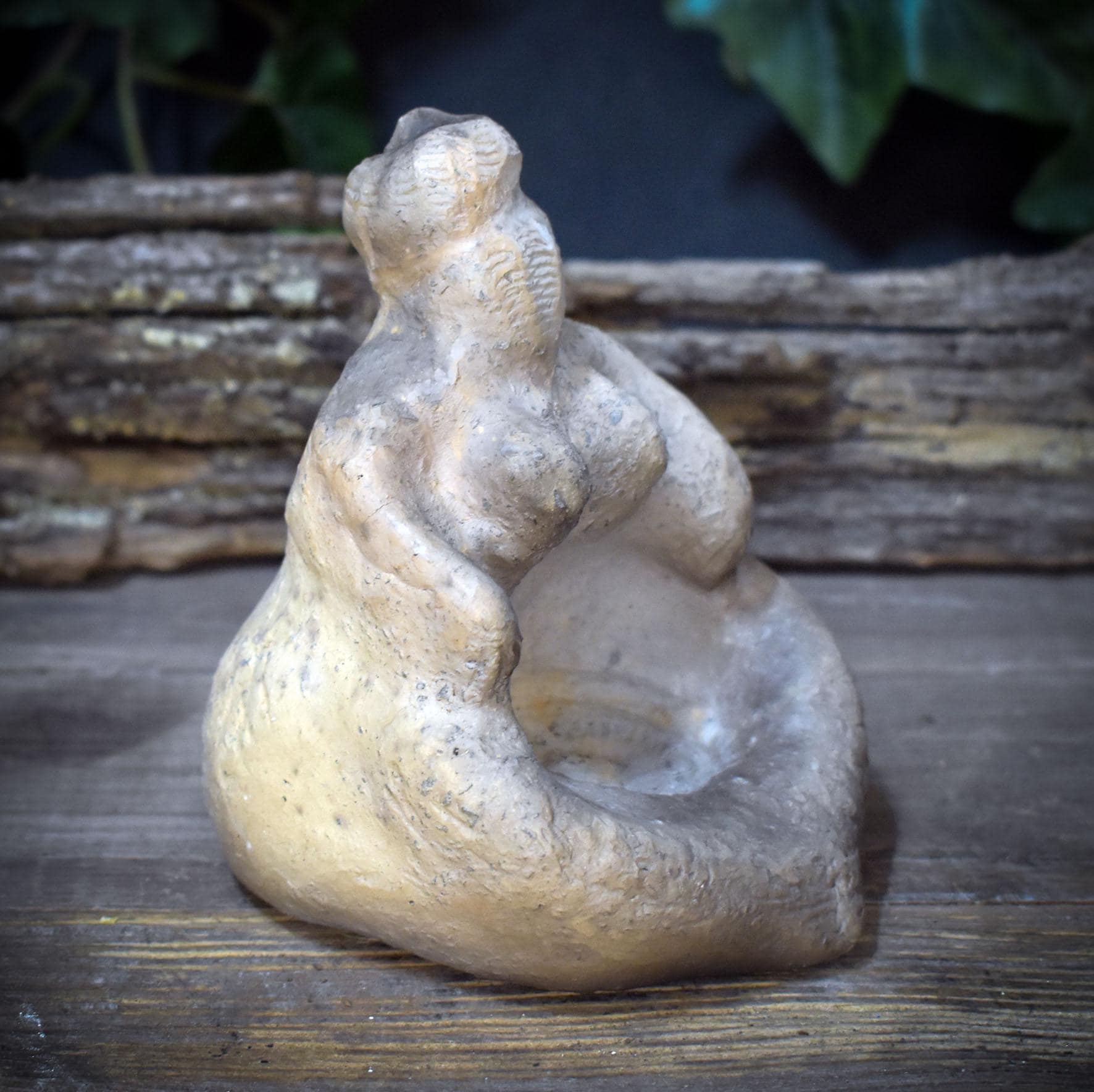 Urgöttin Keramik Figur mit Spirale, Archaische Göttinnenstatue, Altar Deko Naturspiritualität, Schamanische Mutter Erde Plastik SKU294