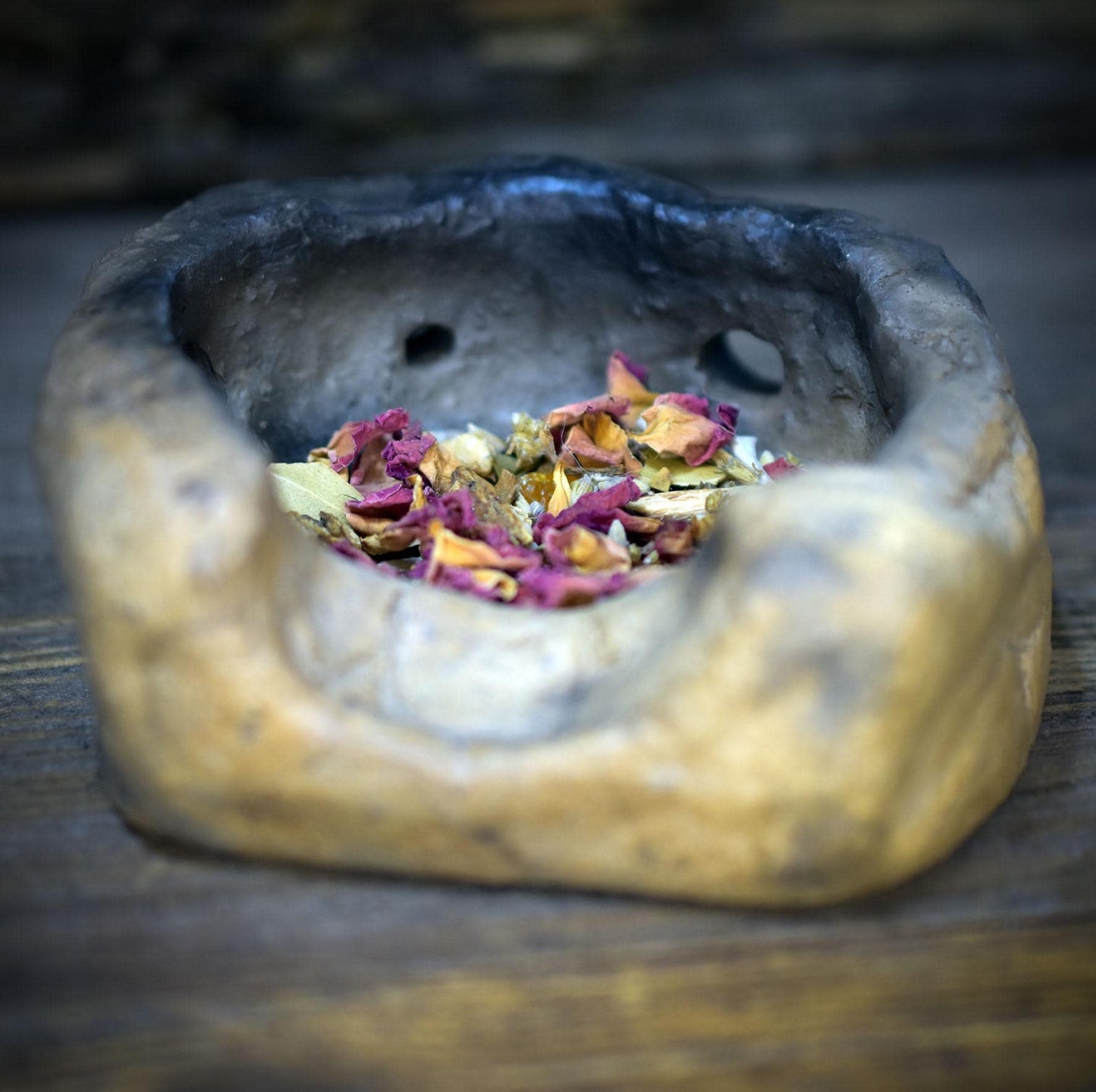 Räucherschale aus Ton, Archaisches Räuchergefäß handgemacht, Schamanische Altar Deko erdig, Keramik Schale für Harze & Kräuter RÄG081