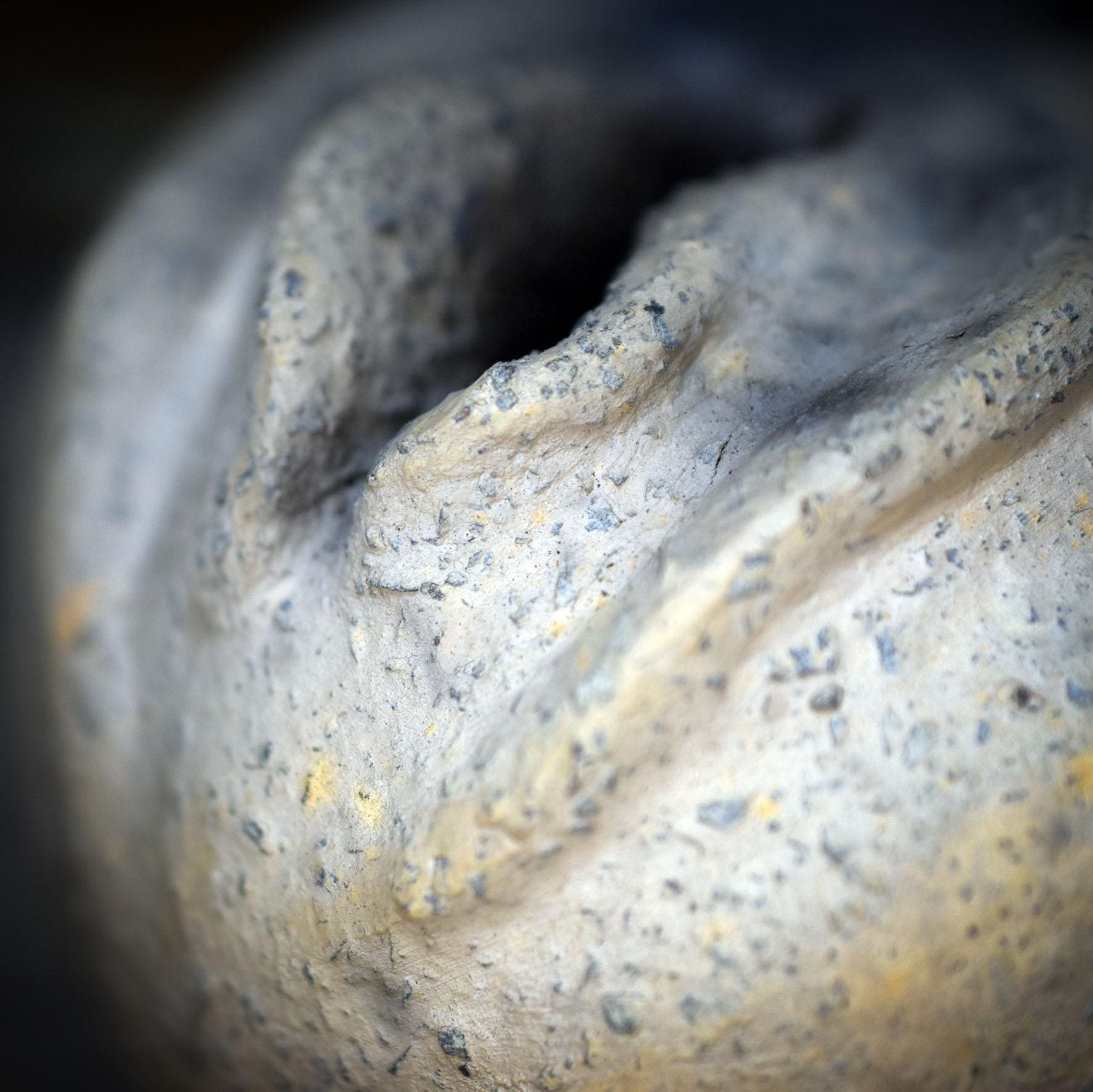 Yoni Teelichthalter Ton Ammonit, Archaisches Windlicht Urkraft, Schamanische Altar Deko Muschel, Erdiges Keramik Licht Sakral TKH038