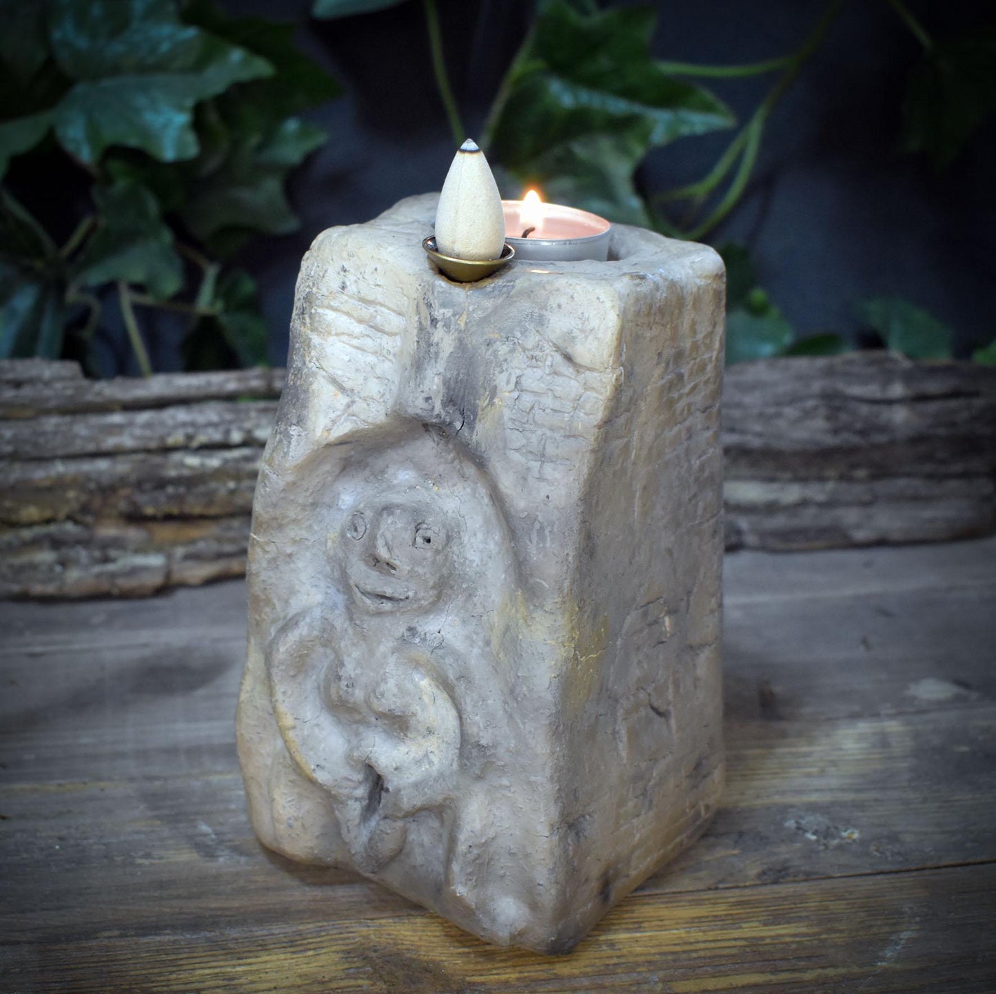 Sheela na Gig Backflow Räuchergefäß Ton, Teelichthalter Kelten Schutzgöttin massiv, Archaische Skulptur Rauchwasserfall erdig RÄH070