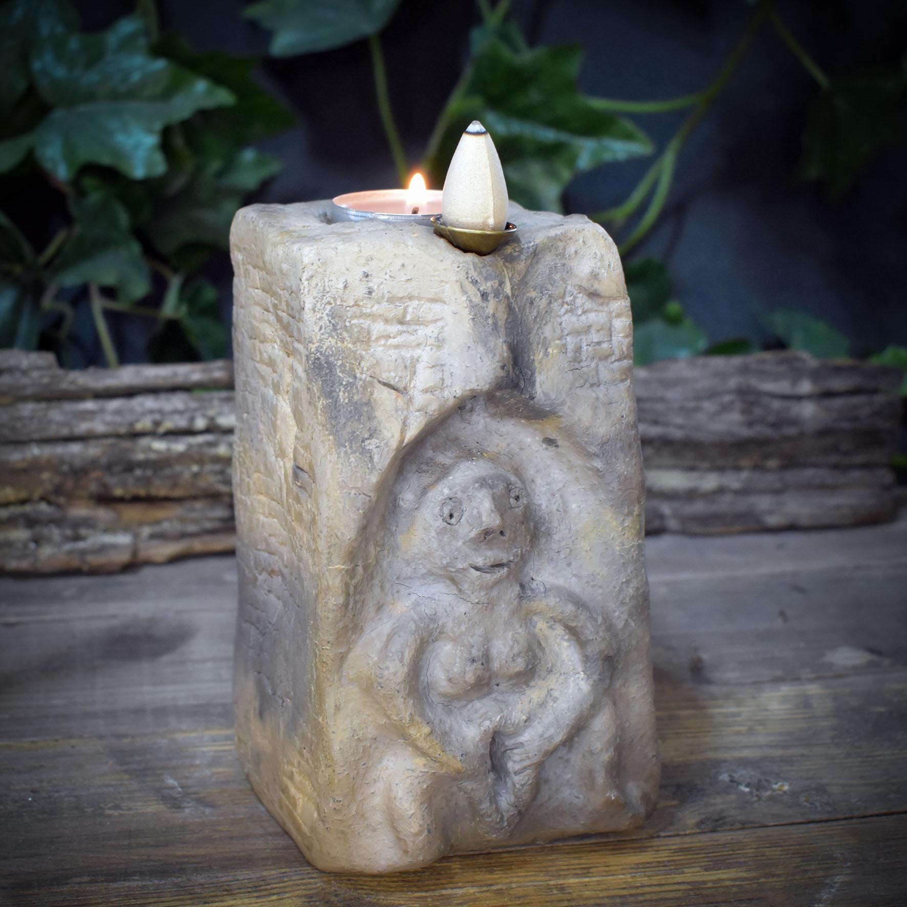 Sheela na Gig Backflow Räuchergefäß Ton, Teelichthalter Kelten Schutzgöttin massiv, Archaische Skulptur Rauchwasserfall erdig RÄH070