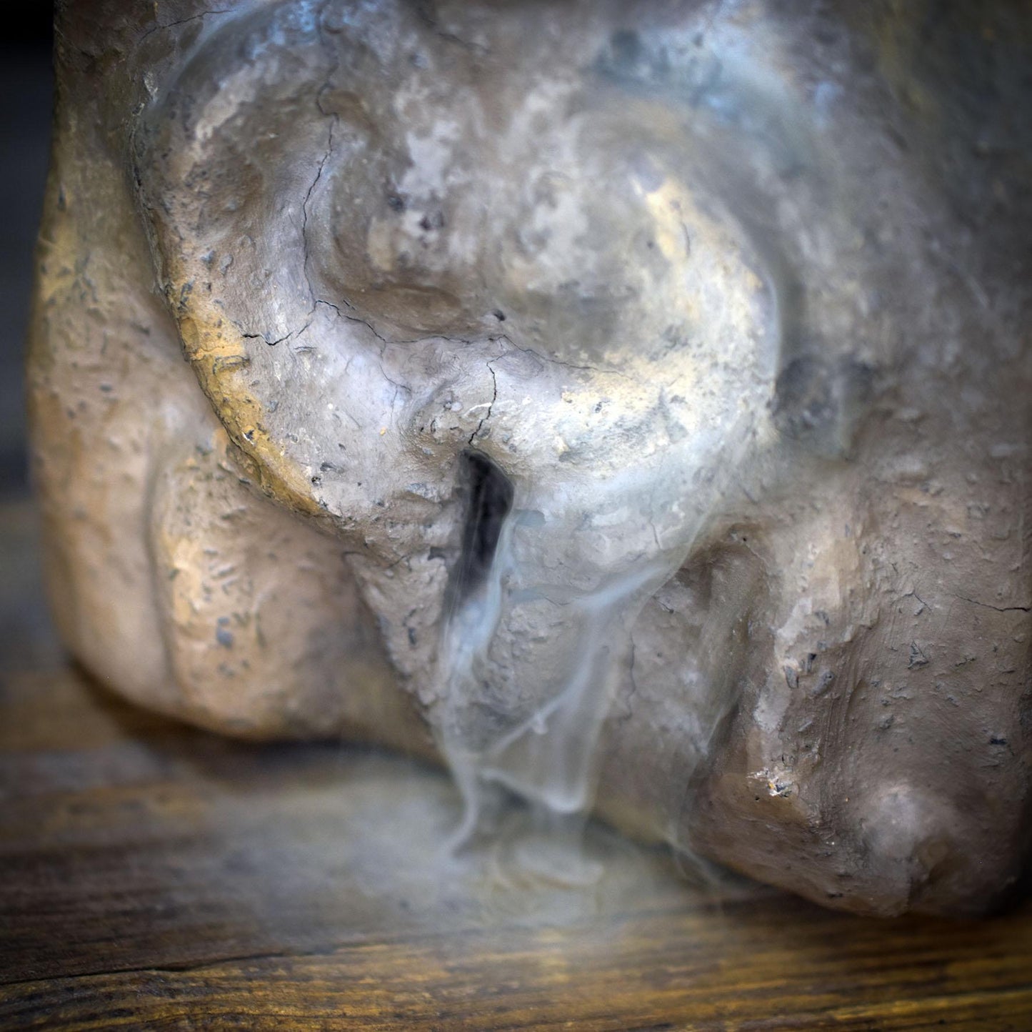 Sheela na Gig Backflow Räuchergefäß Ton, Teelichthalter Kelten Schutzgöttin massiv, Archaische Skulptur Rauchwasserfall erdig RÄH070