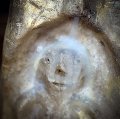Sheela na Gig Backflow Räuchergefäß Ton, Teelichthalter Kelten Schutzgöttin massiv, Archaische Skulptur Rauchwasserfall erdig RÄH070