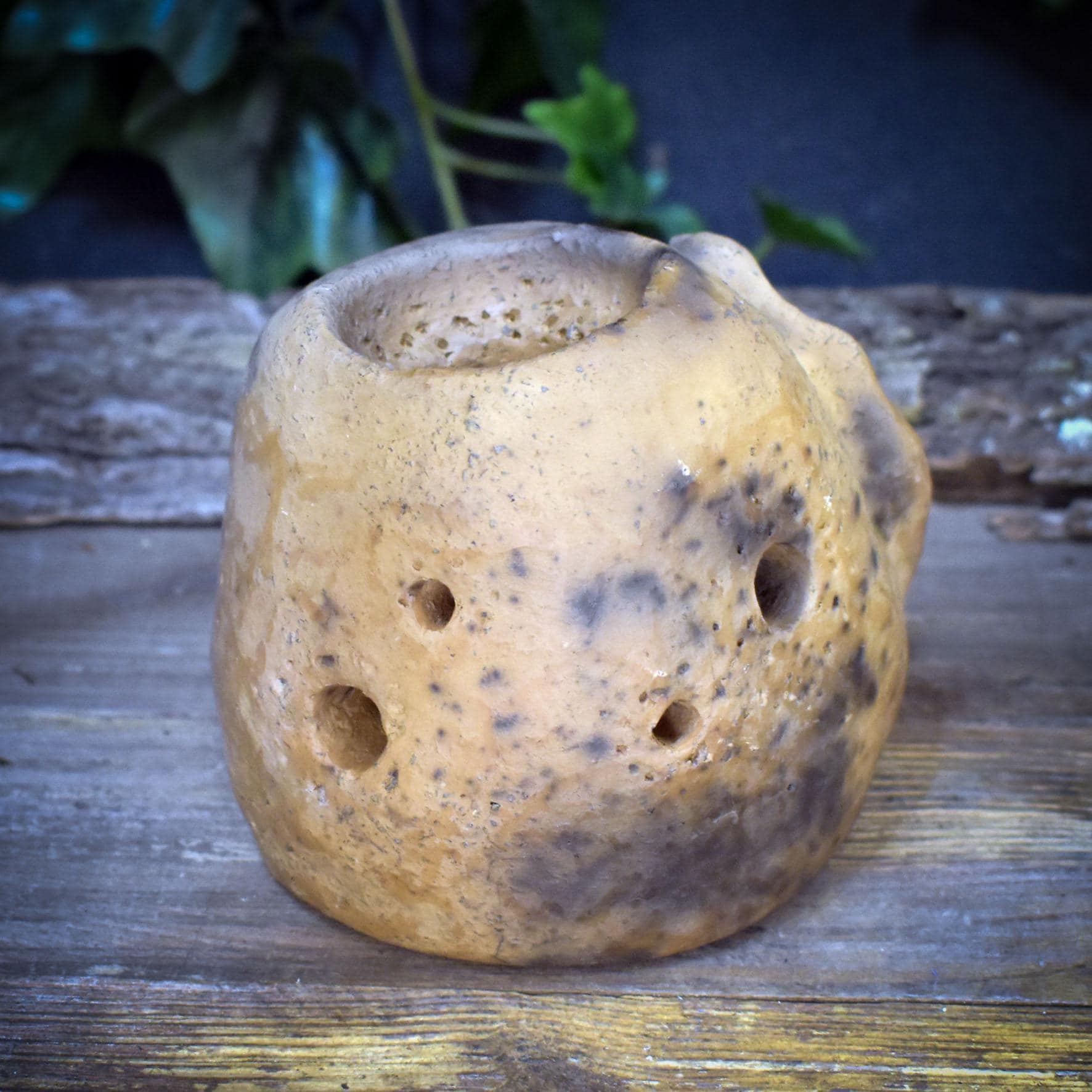 Teelichthalter Yoni Ton Rauchbrand | Archaischer Kerzenständer Altar | Spirituelles Geschenk Göttin Höhle Keramik 740g TKH037