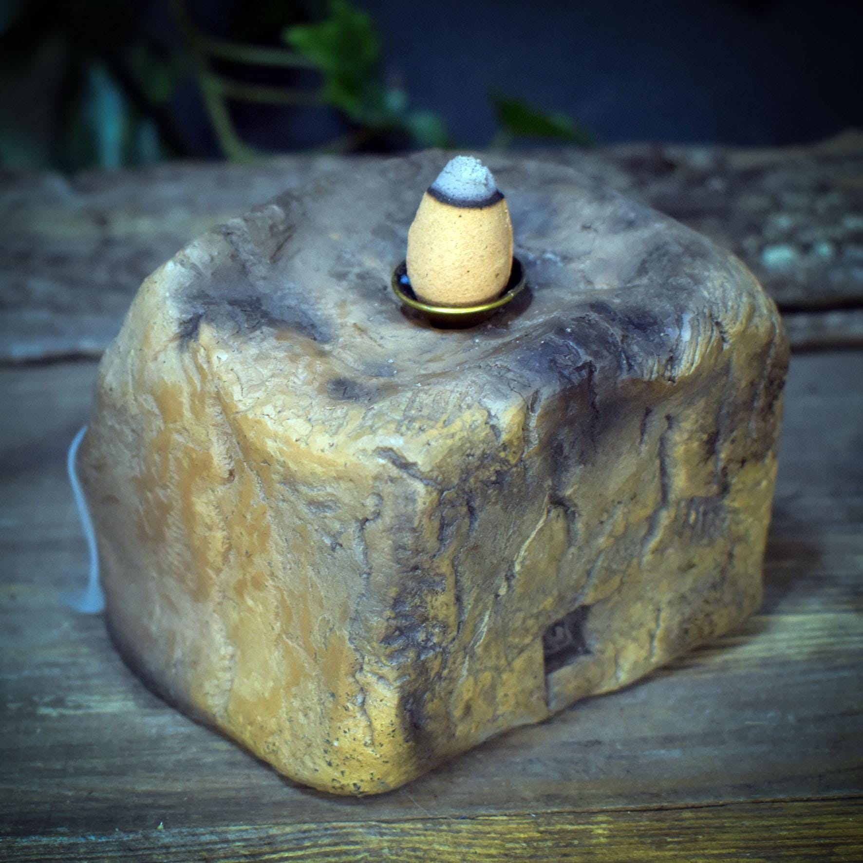 Backflow Räucherhalter Höhle Ton | Wasserfall Räucherkegel Altar Deko | Spirituelles Geschenk Rauchbrand Unikat 700g RÄH068