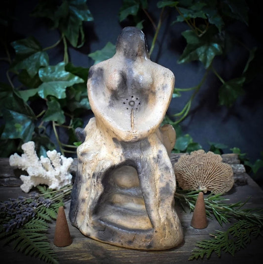 Holda Göttin Skulptur Ton, Erdmutter Figur handgemacht, Freya Altar Deko, archaische weise Frau Statue Keramik