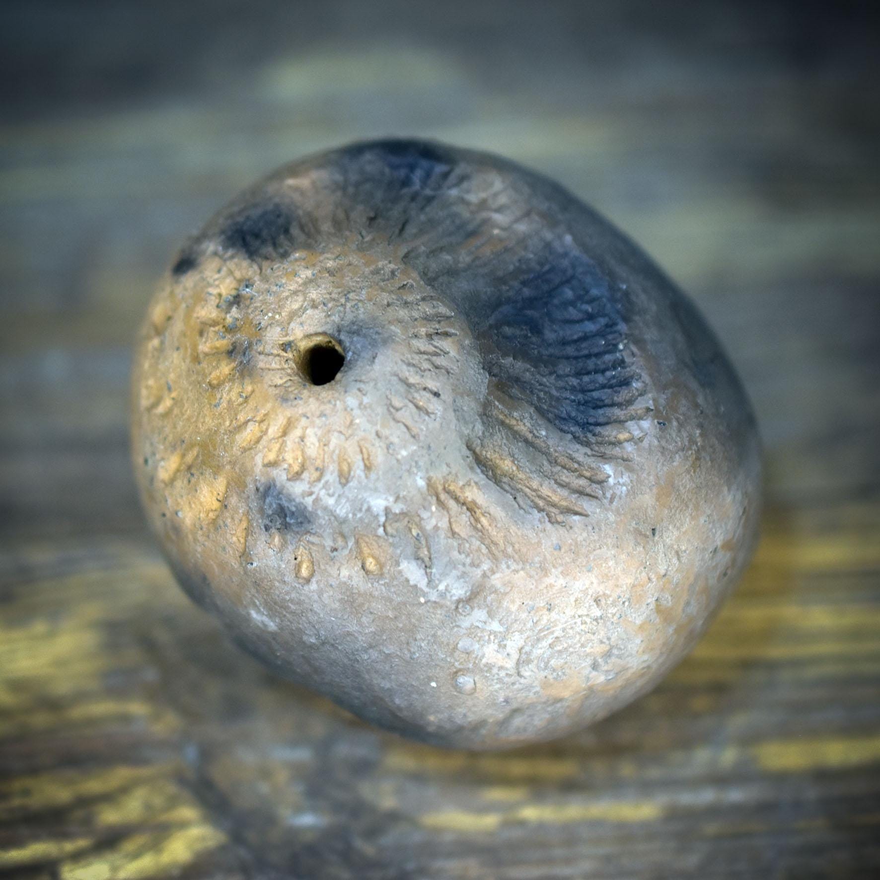 Archaische Handrasseln aus Ton – Wähle deine persönliche Ritualrassel - SRA083