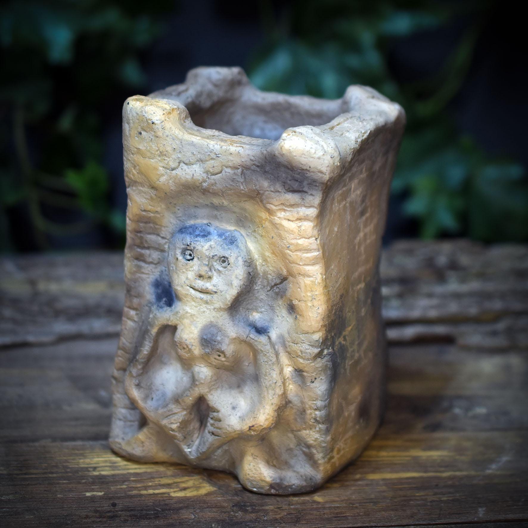 Räucherturm Sheela na Gig Ton | Teelichthalter Göttin Rauchbrand | Spirituelles Geschenk Keltische Altar Keramik Unikat 1,7kg RÄG086