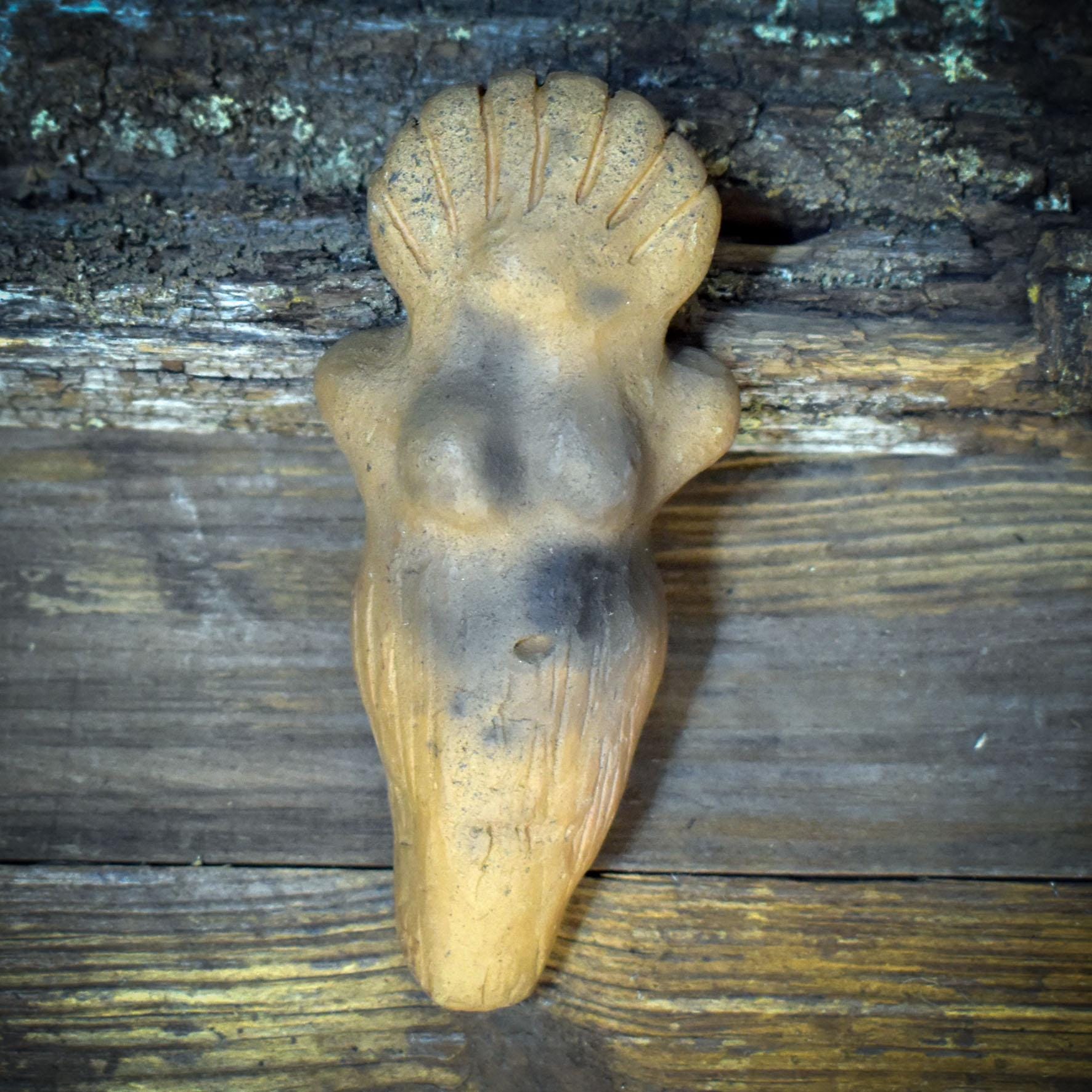 Taschengöttinnen aus Rauchbrandton – archaische Begleiterinnen für Schutz & innere Verbindung - TGS001