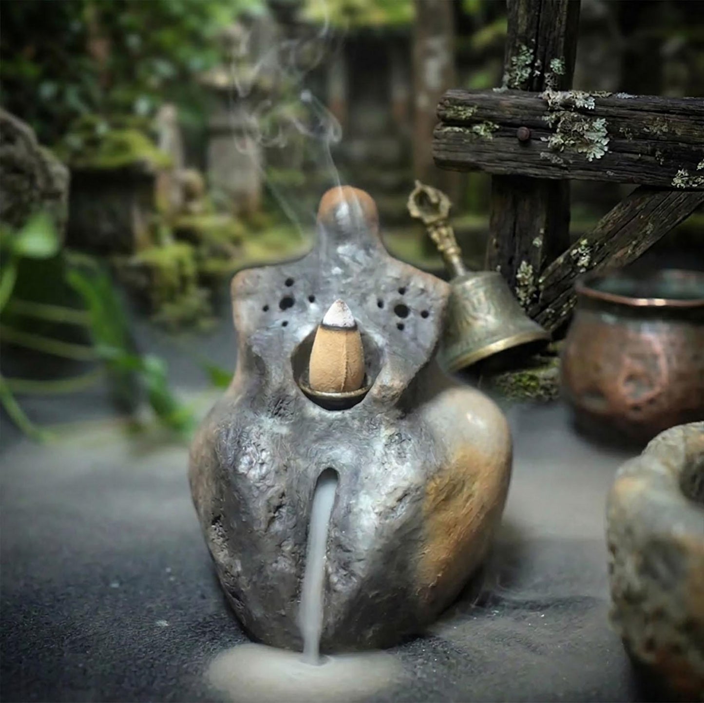 Rauchbrand Göttinnen Skulptur – Matriarchale Figur & Rückfluss-Räucherkegelhalter - Art.Nr.: RÄH041