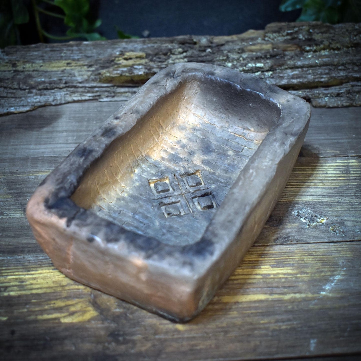 Räucherschale Keramik handgeformt | Archaische Schale mit Erdsymbol | Rauchritual Gefäß Altar Unikat RÄG092