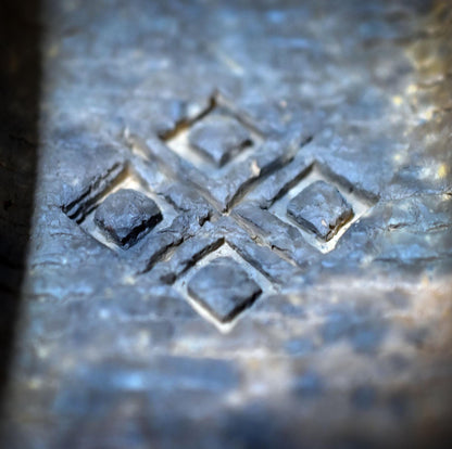 Räucherschale Keramik handgeformt | Archaische Schale mit Erdsymbol | Rauchritual Gefäß Altar Unikat RÄG092