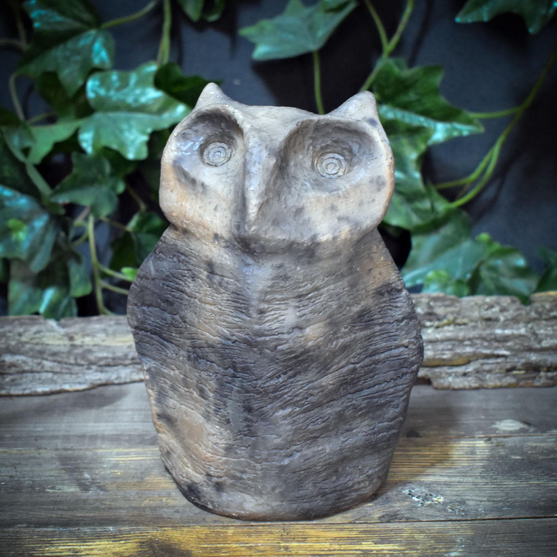 Eulen Skulptur Keramik handgeformt - Archaische Eule Ton - Heidnische Kunst Unikat - Krafttier Spirituelle Deko Altar SKU298