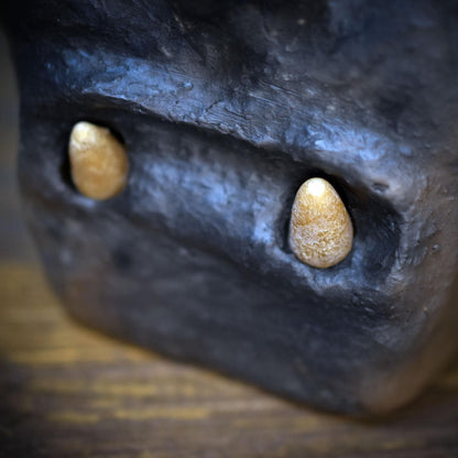 Skulptur Maske Keramik handgeformt | Archaische Maske Erdsymbol & Donnerkeil | Heidnische Kunst Altar Unikat SKU299