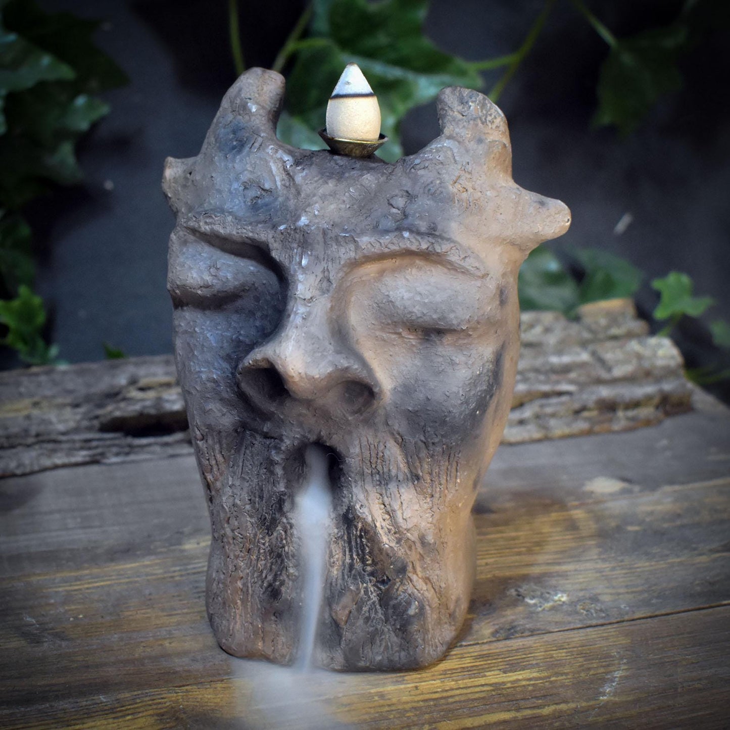 Cernunnos Skulptur Keramik handgeformt | Archaischer Gott Rückfluss Räucherhalter | Kelten Kunst Altar Unikat RÄH073