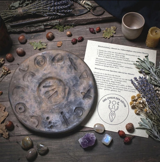 Jahreskreis-Altar – Der Zyklus der Göttin aus Rauchbrandton - GEF009