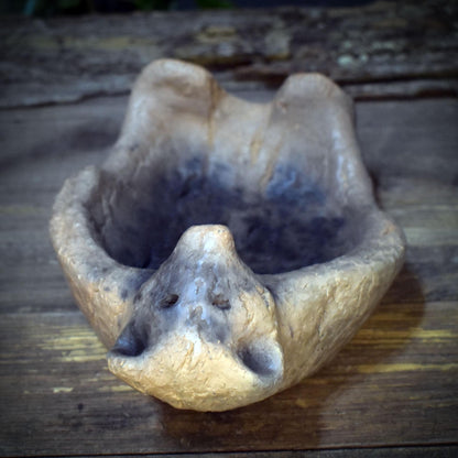 Räucherschale Bär Keramik | Archaische Gabenschale Krafttier Altar Deko | Rituelles Gefäß für Kräuter & Harze Naturspiritualität RÄG94