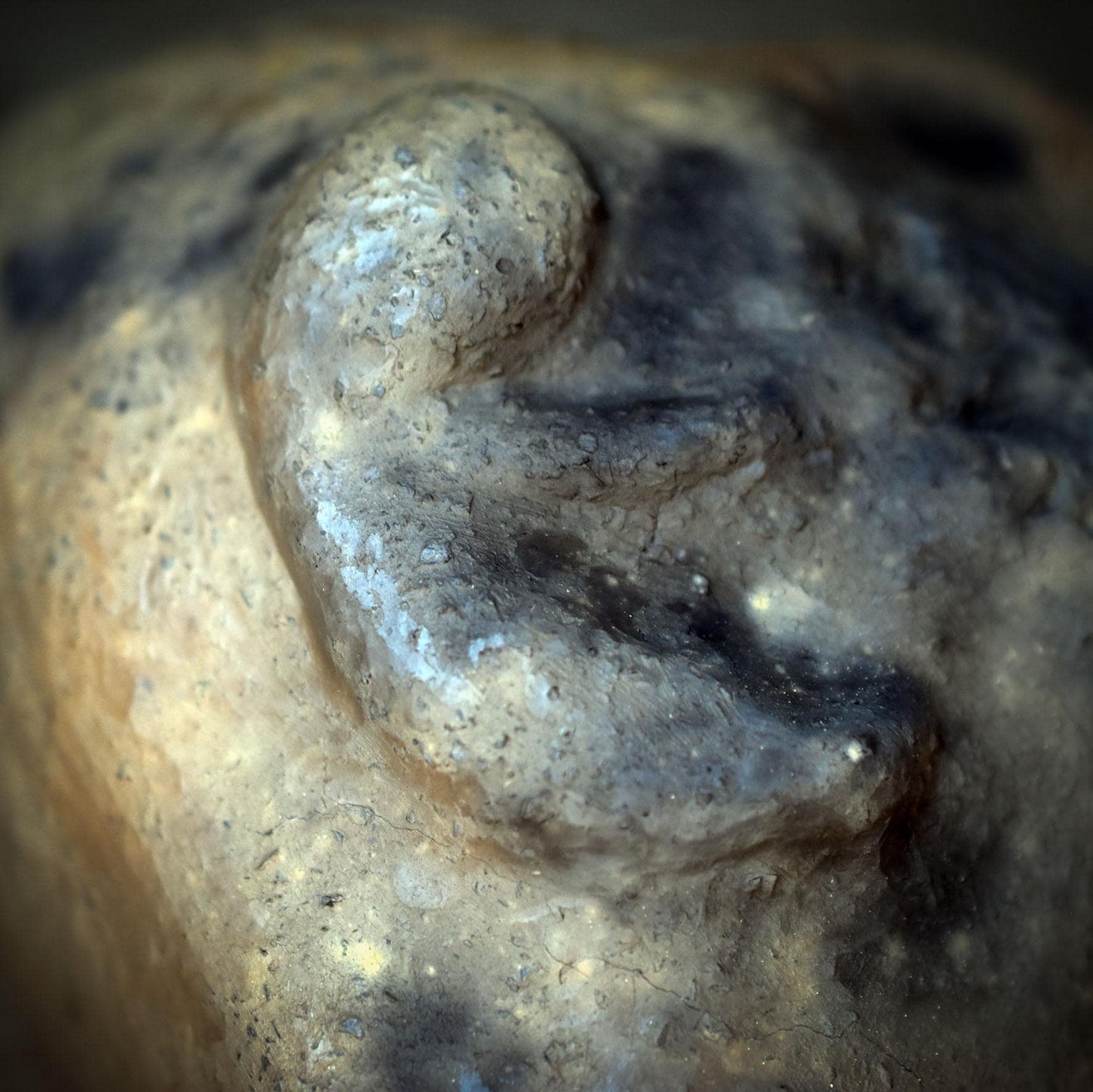 Skulptur Herz Embryo Ammonit Ton Keramik, Gedenkstein Sternenkind Trauerbegleitung, Archaische Kunst Handgefertigt, Ritual Stein AEP012
