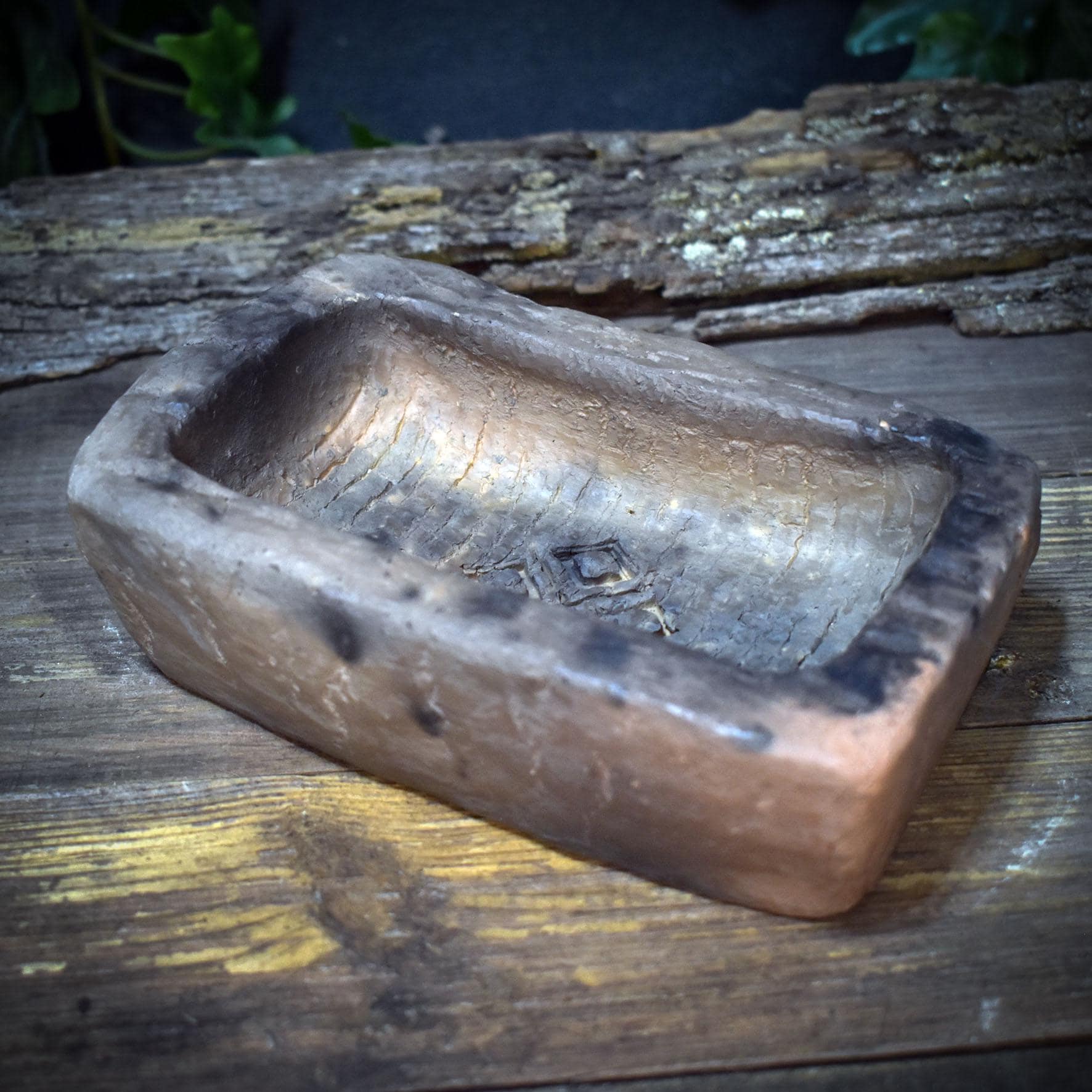 Räucherschale Keramik handgeformt | Archaische Schale mit Erdsymbol | Rauchritual Gefäß Altar Unikat RÄG092