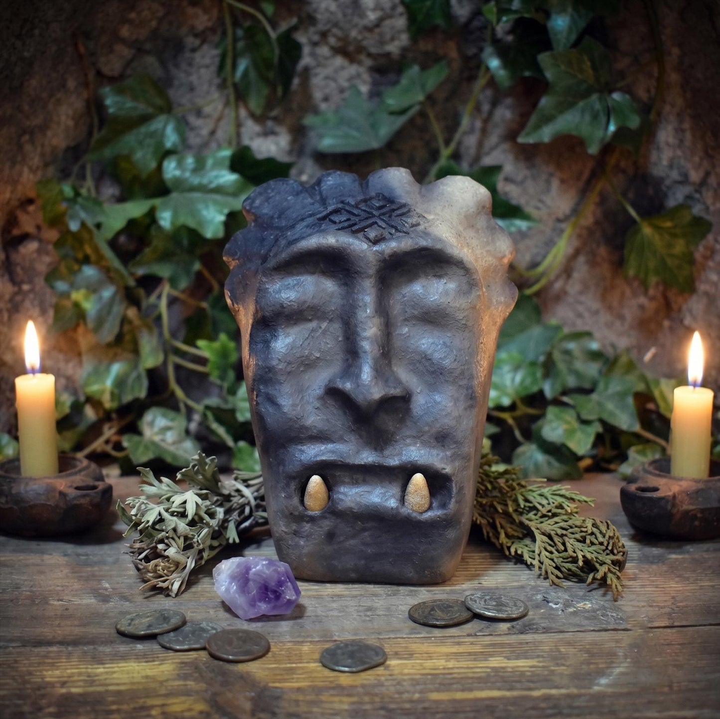 Skulptur Maske Keramik handgeformt | Archaische Maske Erdsymbol & Donnerkeil | Heidnische Kunst Altar Unikat SKU299