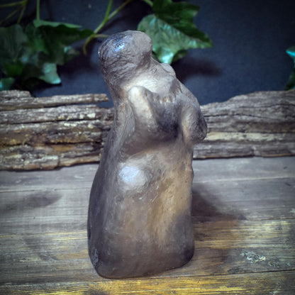 Wintergöttin Skulptur Keramik | Perchta Cailleach Figur | Spirituelle Deko & Altar Figur Rauhnächte Yule Handgefertigt 1,35kg - SKU303