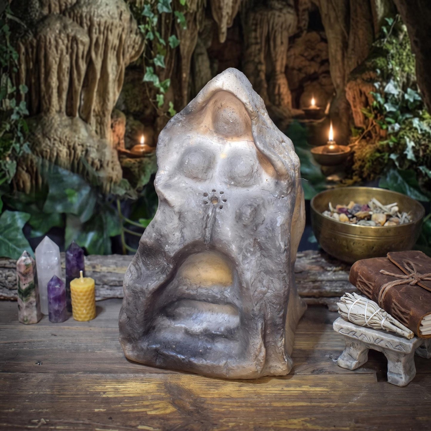 Frau Holle Skulptur Holda aus Ton – Archaische Göttin der Anderswelt – Spirituelle Altarfigur, Holunderblüte & Treppe zur Unterwelt SKU307