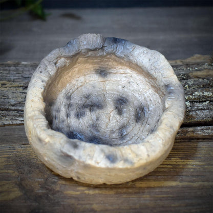 Räucherschale aus Ton – Archaische Keramik Schale für Räucherkegel & Harze – Spirituelle Altar Deko handgeformt, Rauchbrand 185g RÄG096
