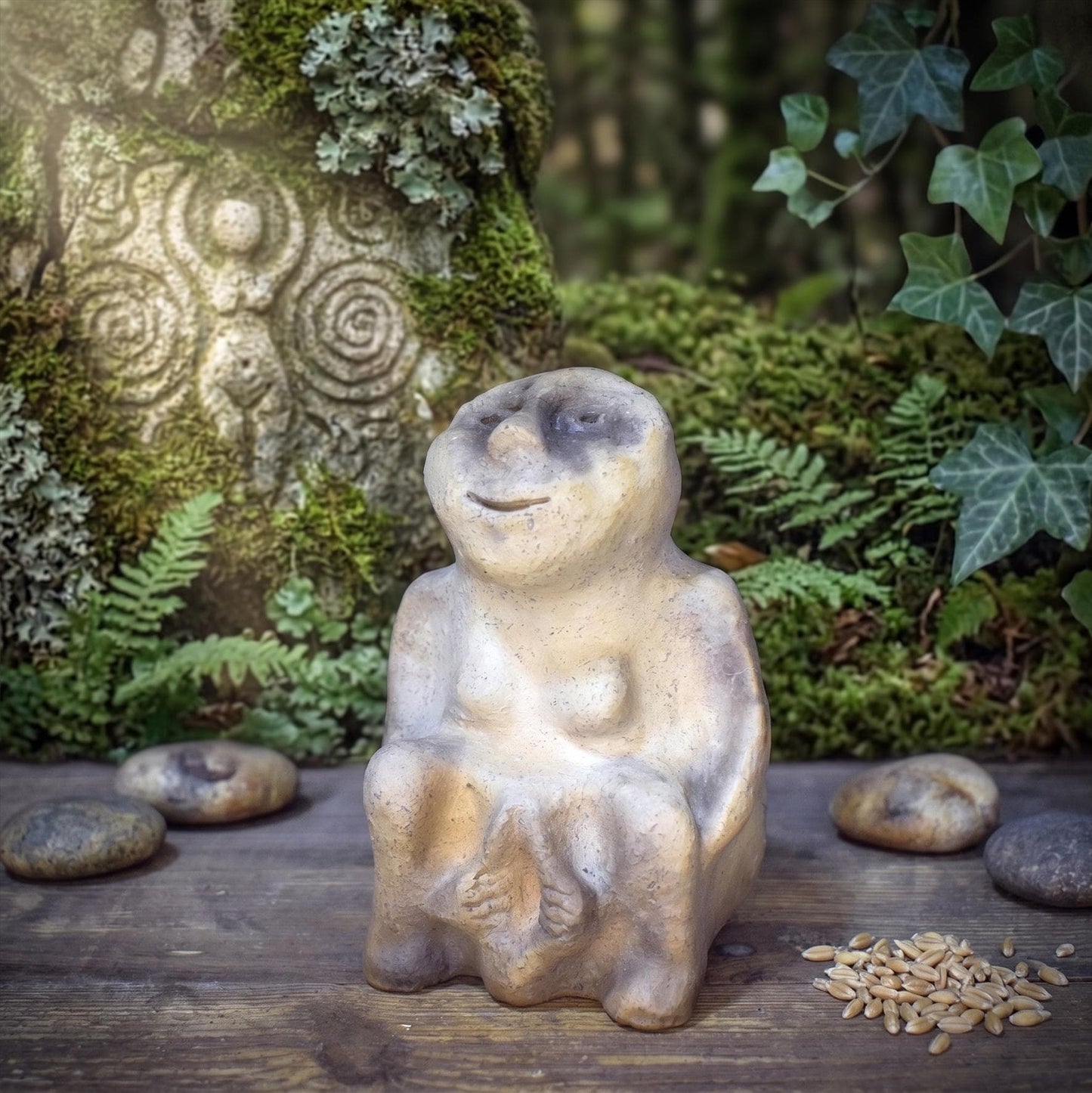 Sheela na Gig Skulptur Ton, keltische Göttin Figur, sitzende Fruchtbarkeitsgöttin handgemacht, archaische Altar Deko