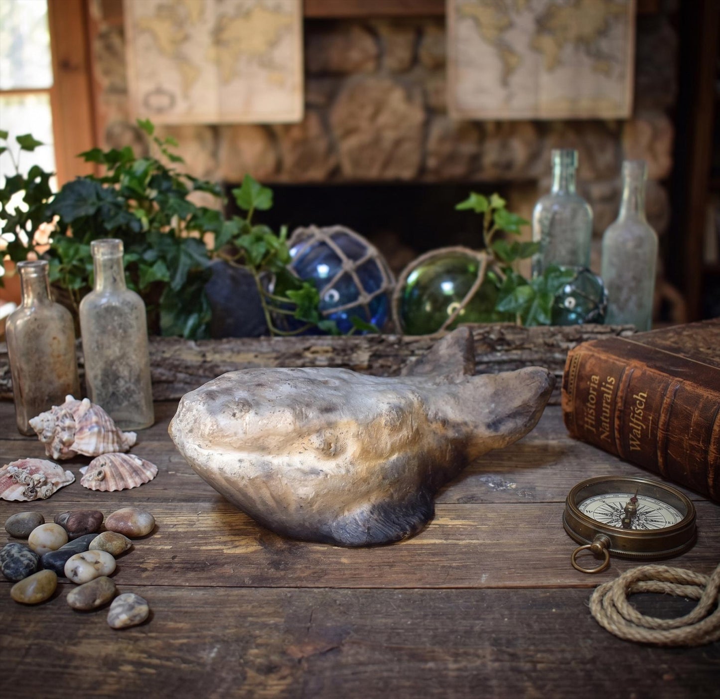 Wal Skulptur aus Rauchbrandton, Krafttier Figur handgefertigt, Archaische Meereskunst, Spirituelles Altarobjekt Wal Unikat
