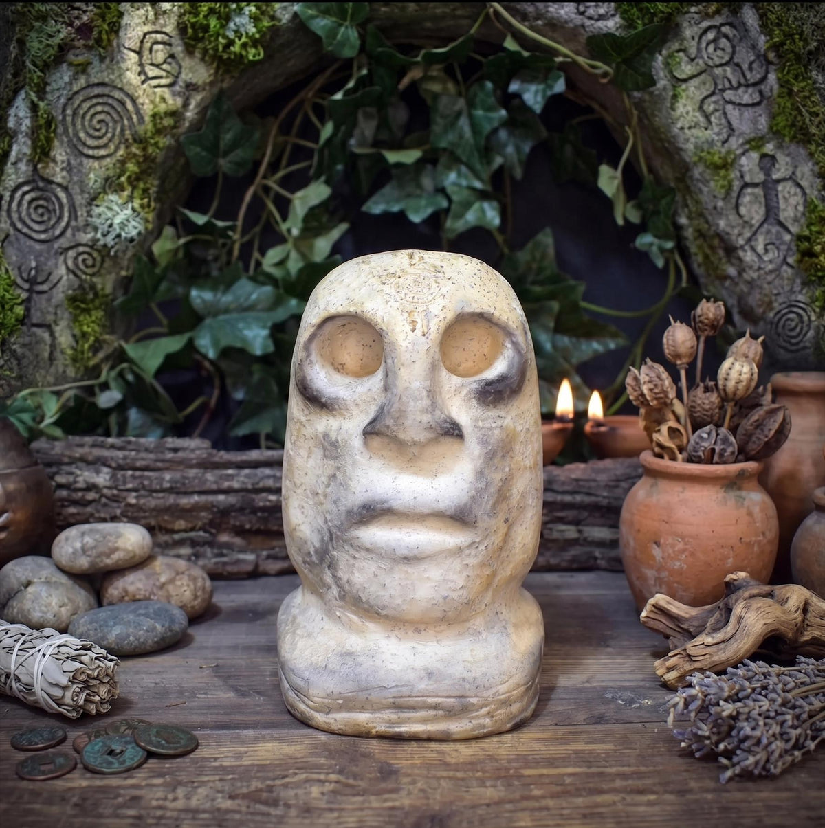 Archaische Büste aus Ton handgefertigt, Spirituelle Gottheit Skulptur, Ahnenfigur für Altar & Meditation, Rauchbrandton Kunst 16cm