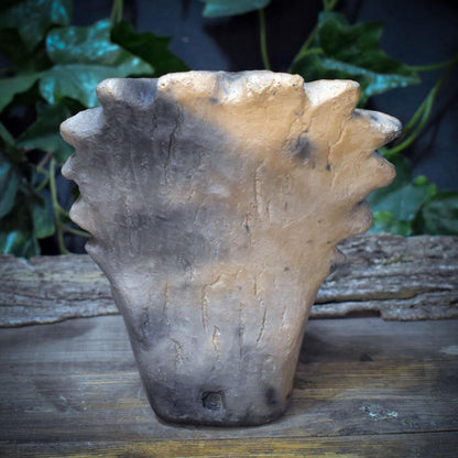 Ahnenskulptur Keramik Maske mit Karneol | Archaische Kunst Figur für Hausaltar & Meditation | Rituelle Skulptur Naturspiritualität SKU300