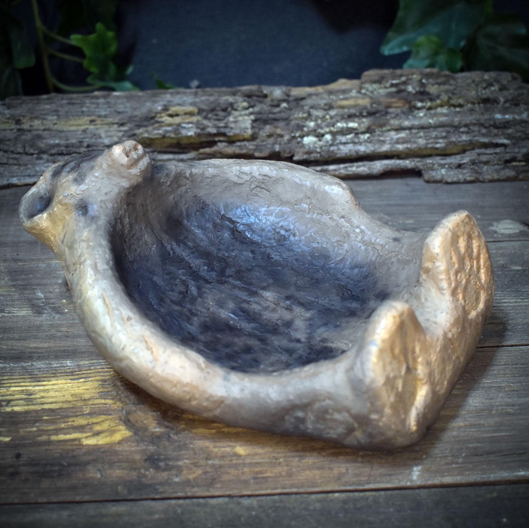 Räucherschale Bär Keramik | Archaische Gabenschale Krafttier Altar Deko | Rituelles Gefäß für Kräuter & Harze Naturspiritualität RÄG94