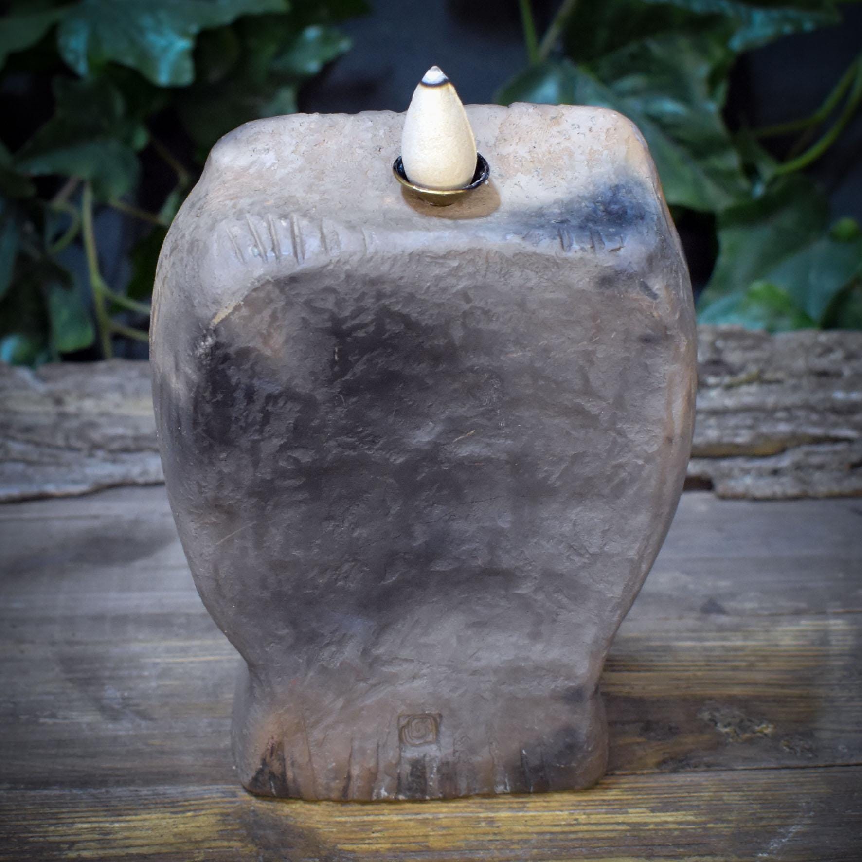 Rückfluss Räucherkegelhalter Ahnenskulptur | Räuchergefäß Wasserfall mit Spirale | Spirituelle Deko & Altar Figur Keramik 1,4kg RÄH071